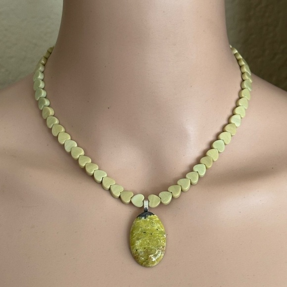 Adjustable 16-1/2 inch Jade and Lizardite gemstone bead Necklace NWOT - Picture 1 of 9